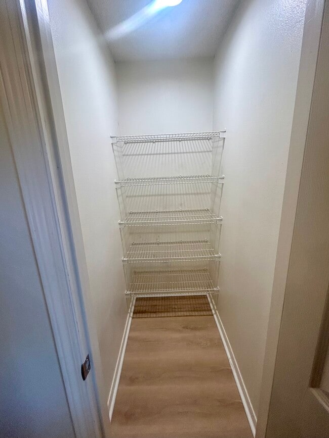 Building Photo - 1404 Greystone Dr