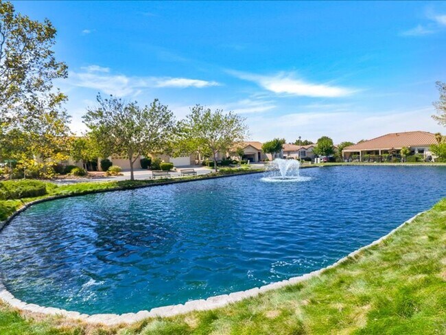 Building Photo - Trilogy 55+ Beautiful 3BD/3BA with pond view