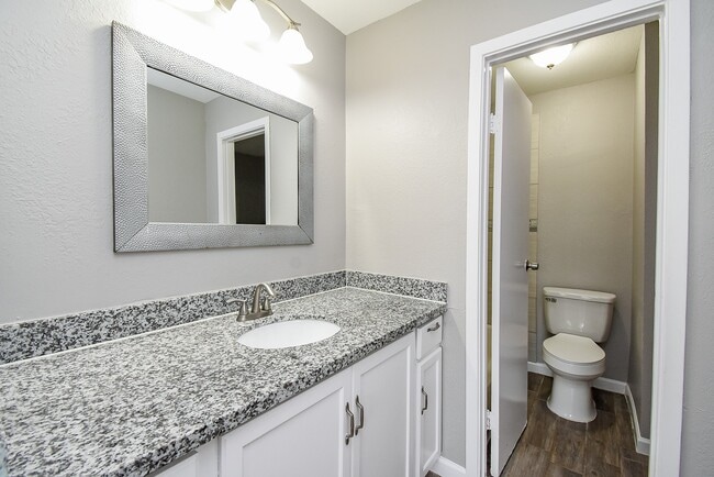 Building Photo - 2110 Hilton Head Dr