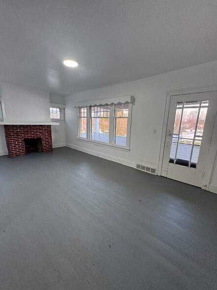 Building Photo - 12202 Benham Ave