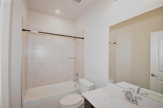 Building Photo - 3304 Lenten Rose Ln