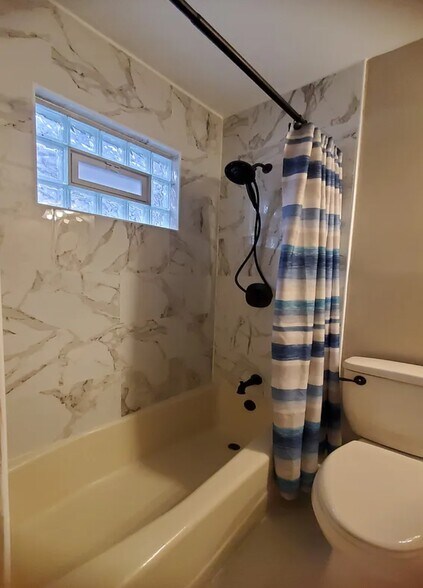 Building Photo - 425 Bird Ave