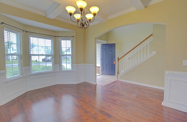 Building Photo - 935 Mustang Ln NE