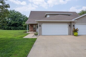 Building Photo - Huge 3 Bedroom, 2 Bath Town Home in SW Col...