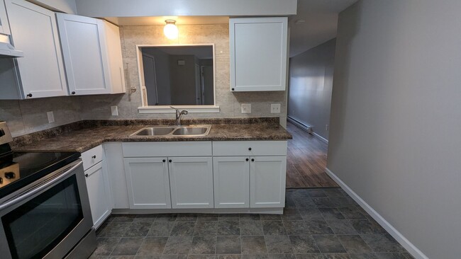 Building Photo - MN Cedar Village (827)