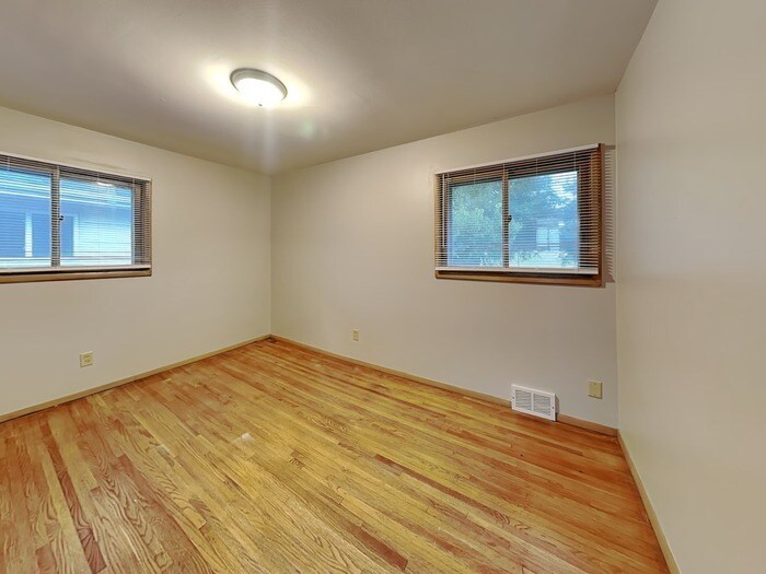 Building Photo - 5600 Vera Cruz Ave N