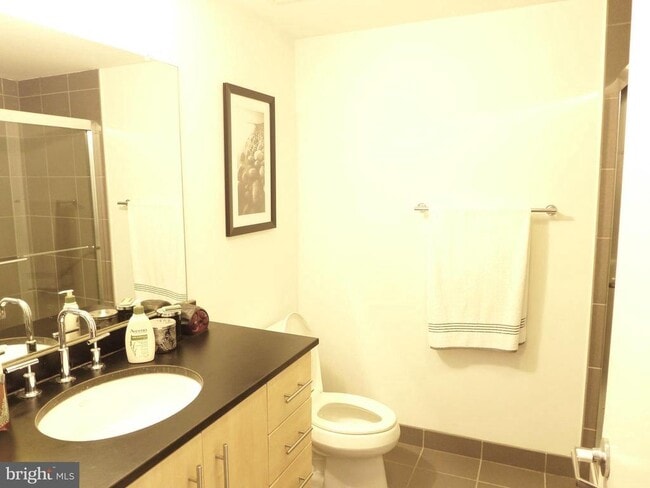 Building Photo - 200 Lincoln Ave