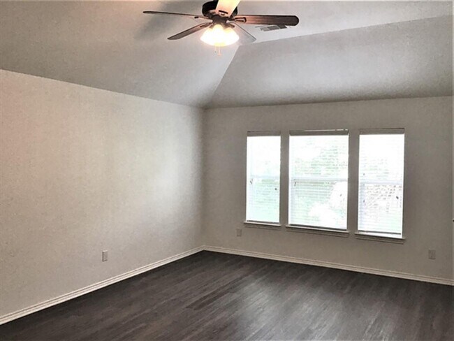 Building Photo - 15818 Shoreline Terrace Dr