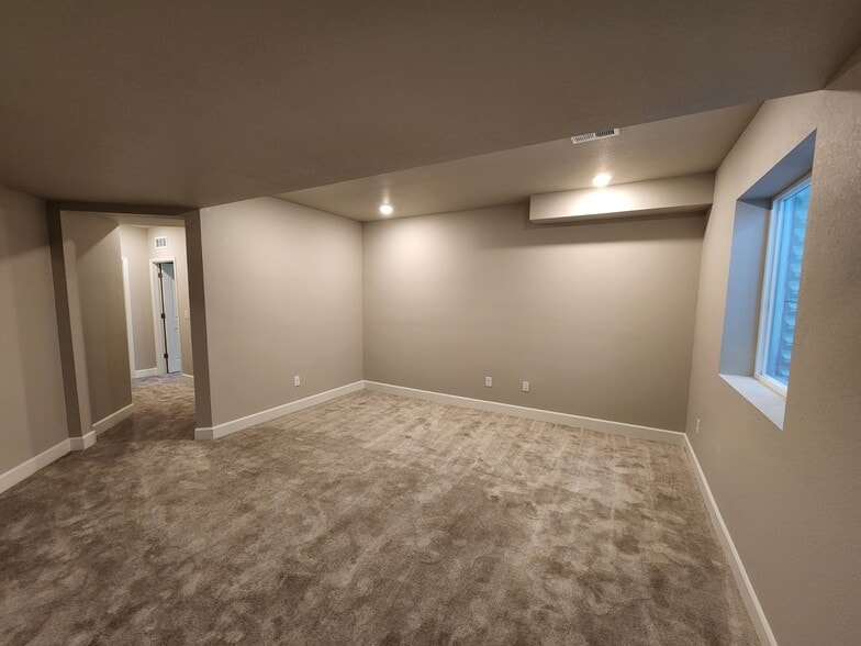 Primary Photo - 3594 Silver Rock Cir