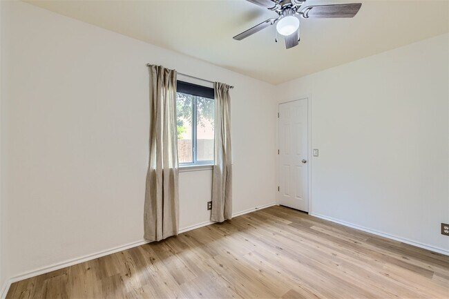 Building Photo - 6937 Sabrina Dr