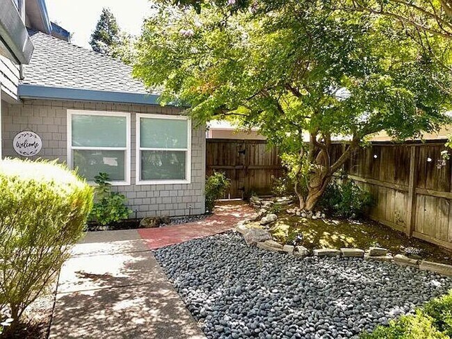 Building Photo - Large 4 Bed 3 BAth home for rent in Lakeshore - Lodi