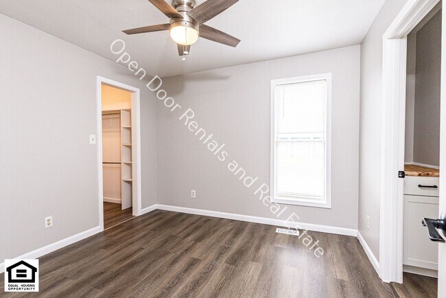 Building Photo - Available now!! ***MOVE IN RENT SPECIAL $550 OFF FIRST MONTH'S RENT!!***