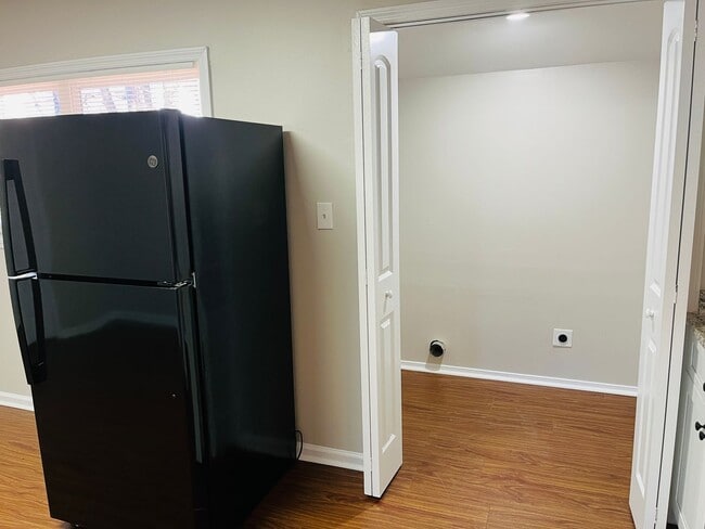 Building Photo - Wow! Check out this charming 3-bedroom, 1....