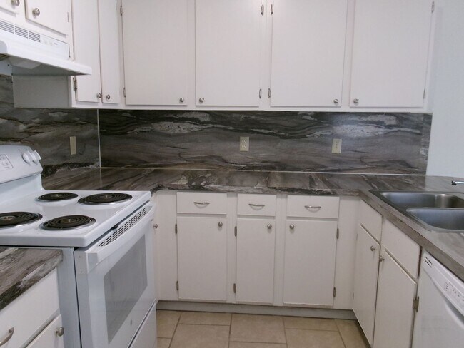 Building Photo - 1116 NW 52nd Cir
