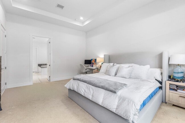 Building Photo - 9256 Crestview Cir