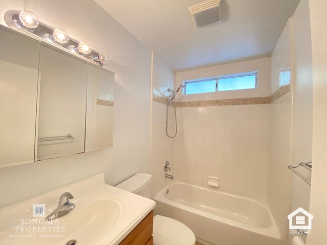 Building Photo - 2BD/1BA Duplex In Downtown Sonoma!