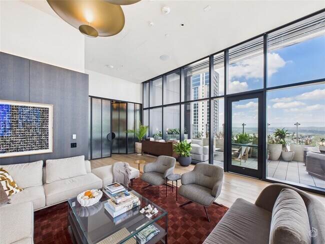 Building Photo - 610 Davis St