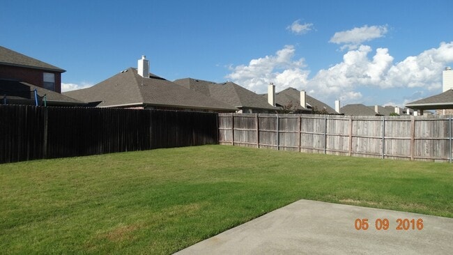 Building Photo - 2681 Calmwater Dr