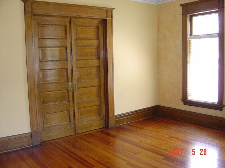 Pocket doors between living & dining rooms - 1437 N Nevada Ave