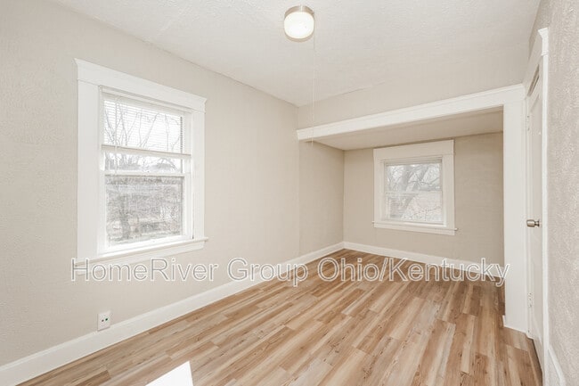 Building Photo - 4158 E 119th St