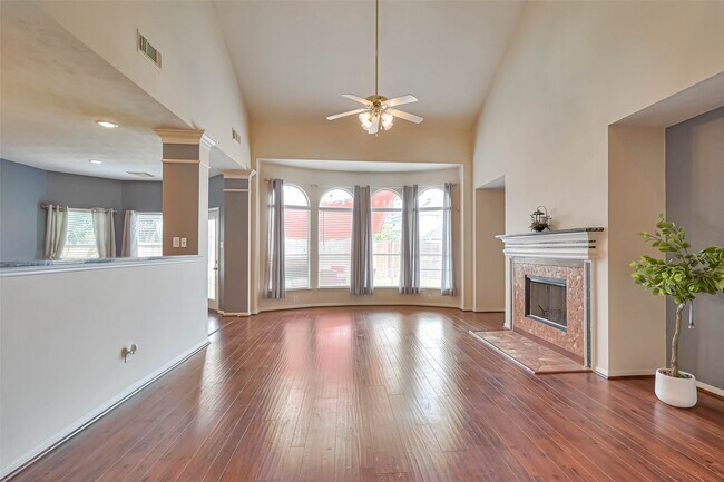 Building Photo - 1007 Riverchase Dr