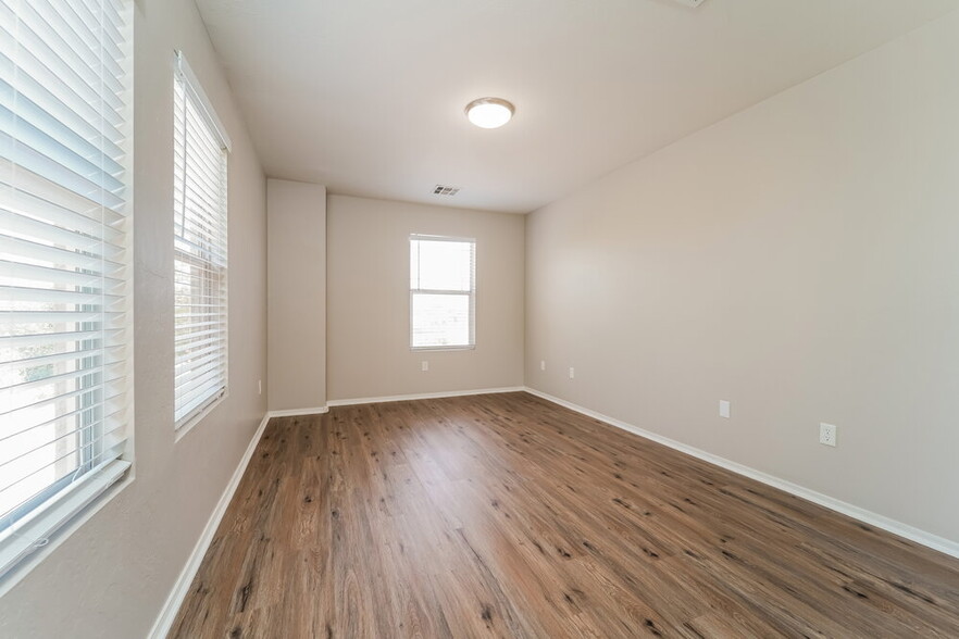 Building Photo - 2838 S Benton Cir