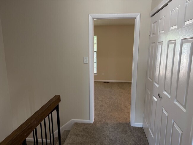 Building Photo - WINDSOR OAKS WEST - Three Bedroom Townhome