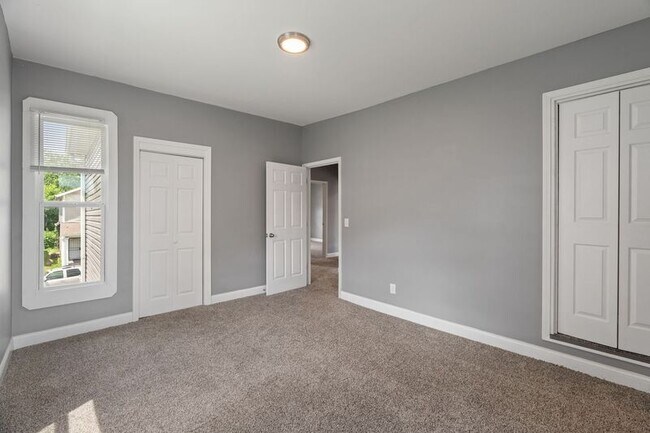 Building Photo - 41 N Beville Ave