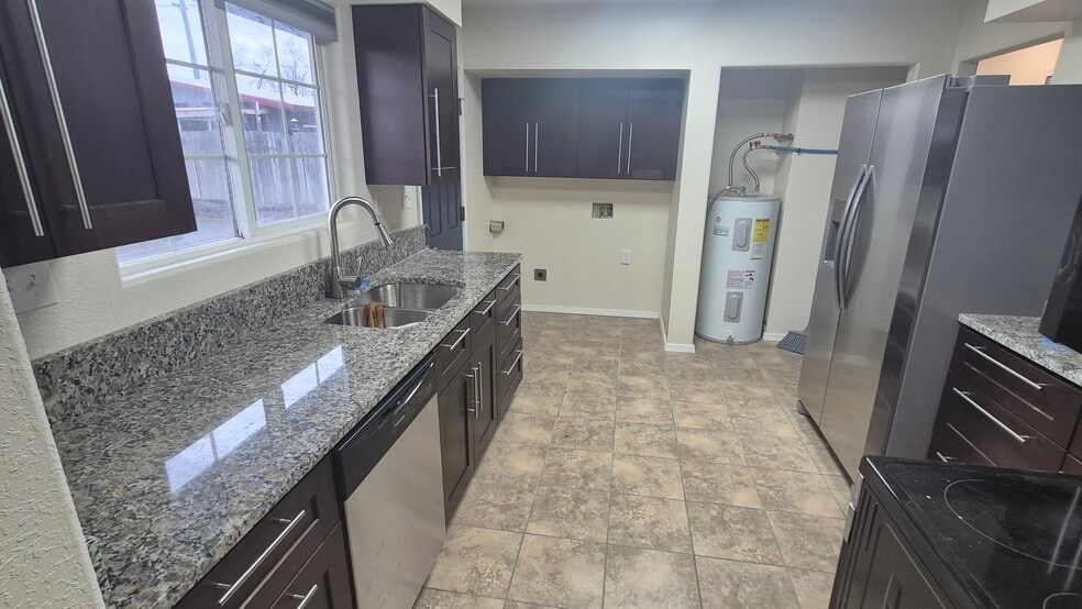 Building Photo - 8951 Tinker Loop