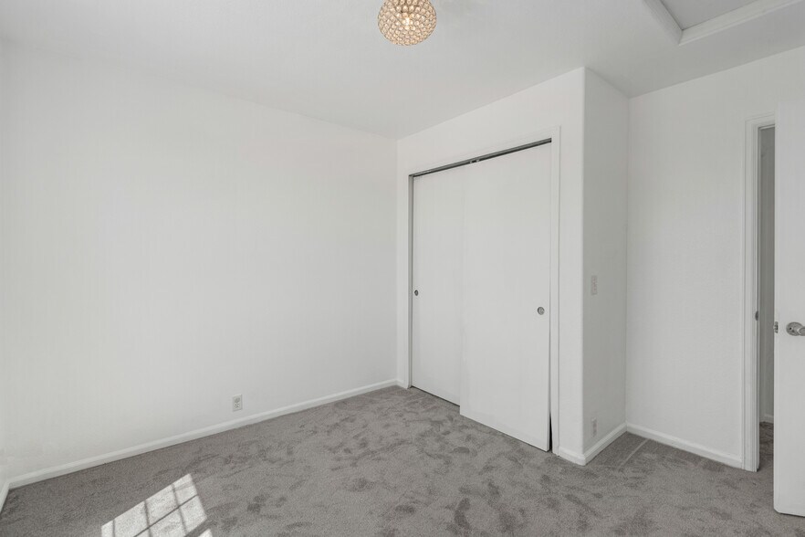 Building Photo - 7326 Village Meadows Dr