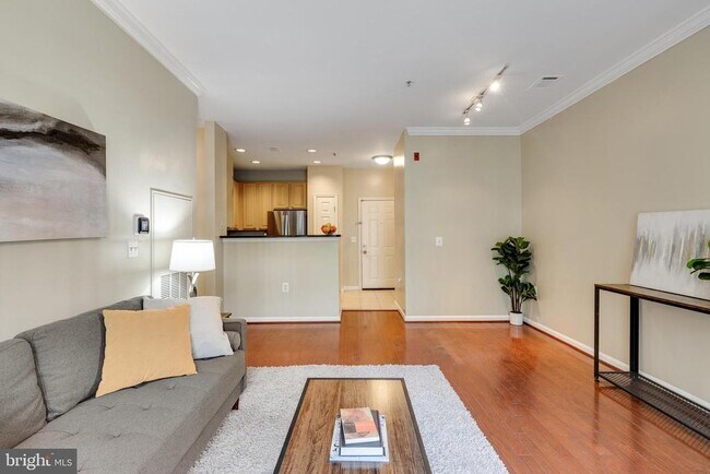 Building Photo - 2465 Army Navy Dr