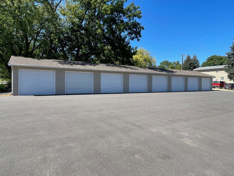 Building Photo - 425 8th Ave NE