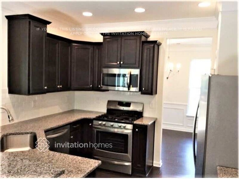 Building Photo - 617 Augustus Lane