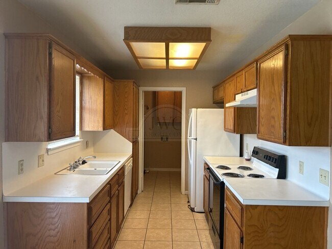 Building Photo - 2511 Bermuda Dr