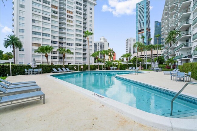 Building Photo - 1408 Brickell Bay Dr