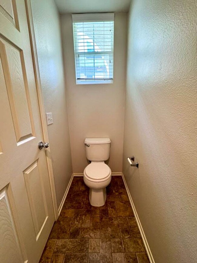 Building Photo - 3 bedroom Murrieta Condo in the gated Will...