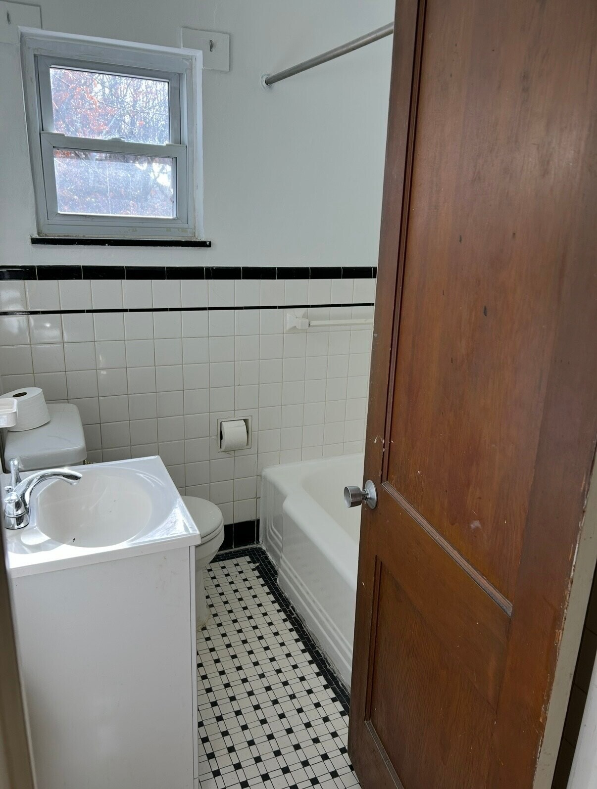 Building Photo - 105 Forest Ave