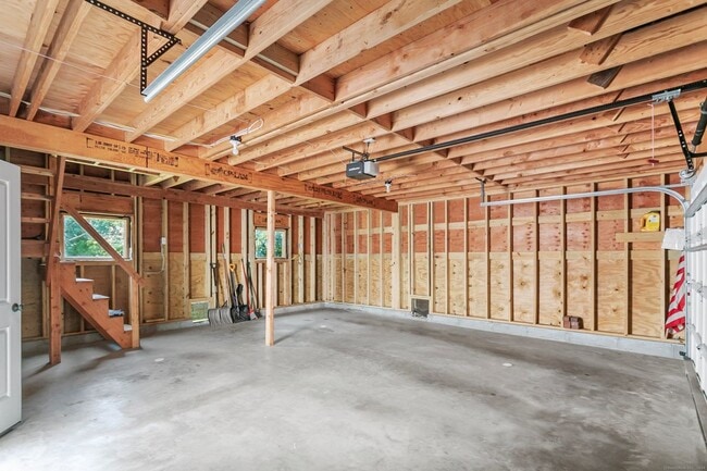 Building Photo - 328 Alma Dr