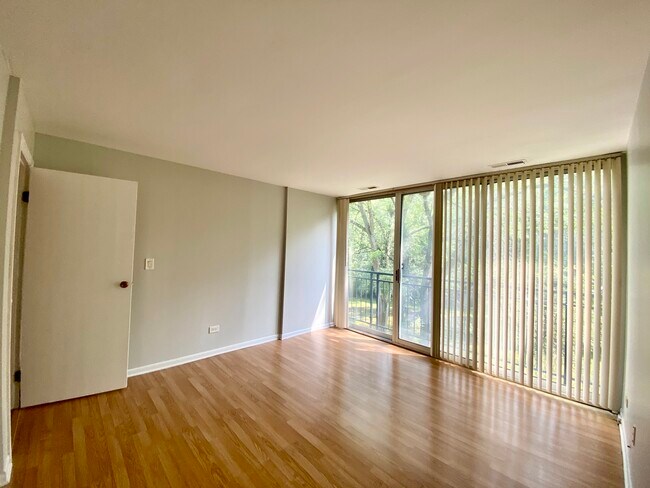 Building Photo - 5810 Oakwood Dr