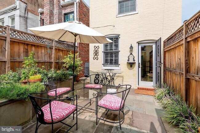 Building Photo - 315 Constitution Ave NE