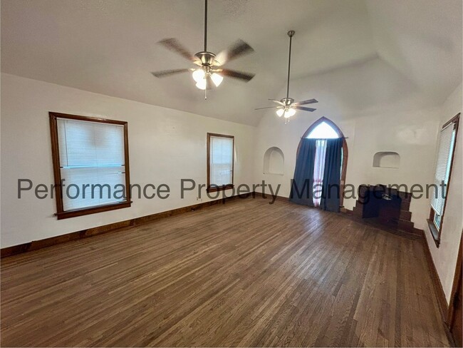 Building Photo - Charming 3 Bed/2 Bath Home w/ MIL Suite an...