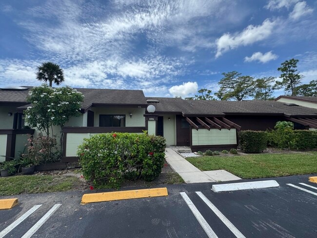 Building Photo - 446 Knollwood Ct