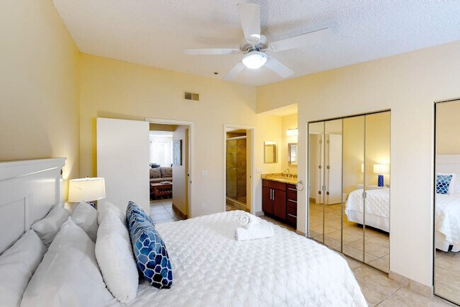 Building Photo - 3601 E Bay Dr
