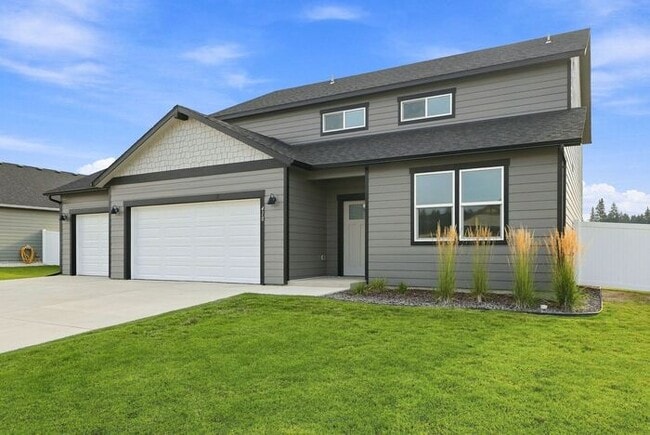 Building Photo - Spacious 5-Bedroom with Loft with 3-Car Garage