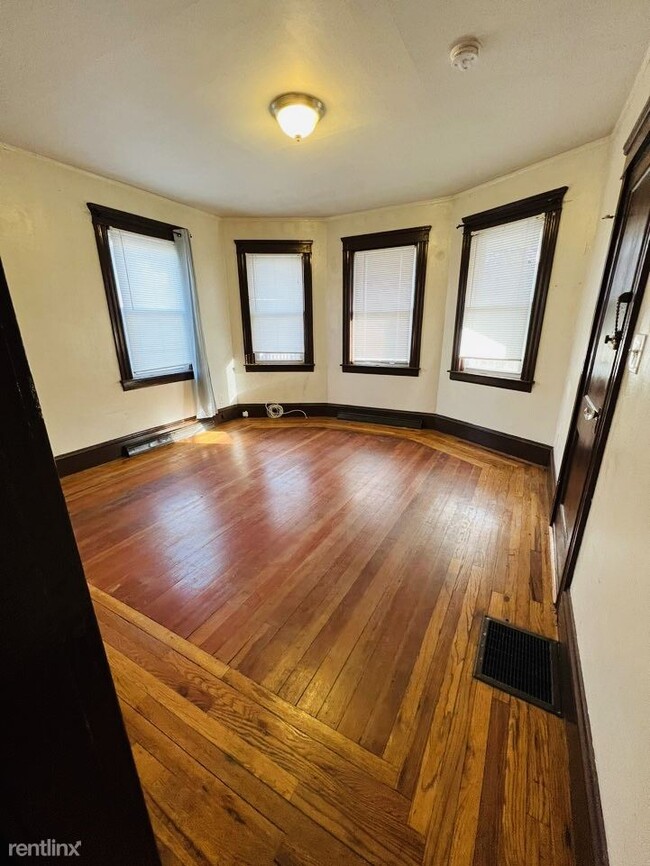 Building Photo - 2 br, 1 bath Triplex - 74 Osborn Street 1 ...