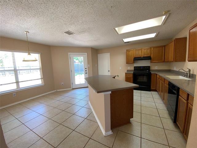 Building Photo - 313 Willow Oak Dr