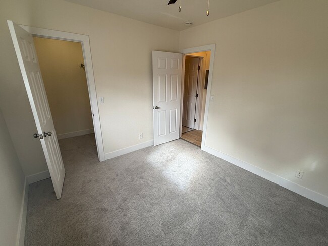 Building Photo - Available NOW! Updated 1 Bedroom 1 Bath Condo for Rent in Jefferson Park