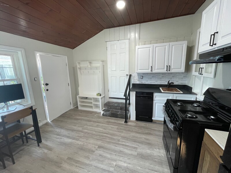 Building Photo - 13712 Saranac Dr