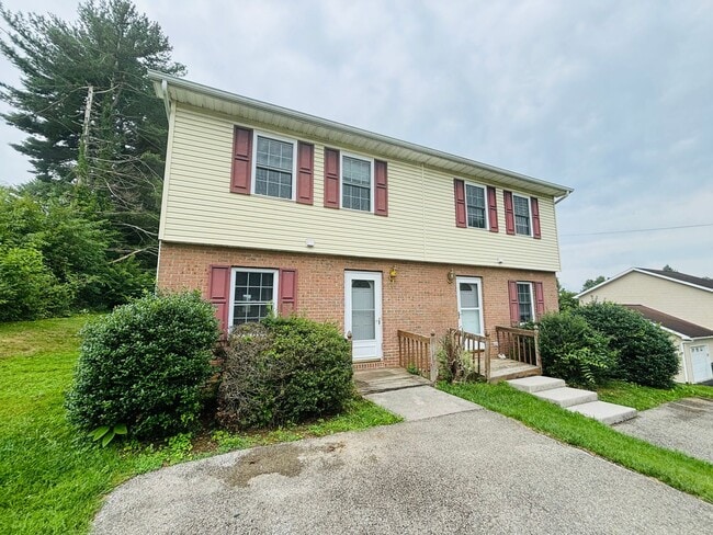 Building Photo - 409A Miller St SE