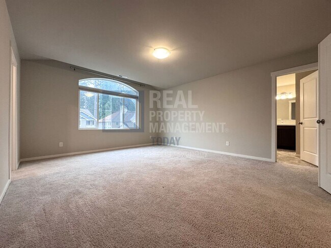 Building Photo - Spacious Modern 5-Bedroom Home with 3-Car ...